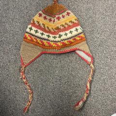 Gorro Bruin met rode patronen, ha sido reportado por Burgers' Zoo con iLost