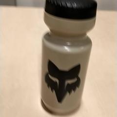 Bottiglia, come riportato da IKEA Zwolle utilizzando iLost