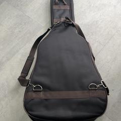 Borsa per chitarra, come riportato da RRReis Arriva Achterhoek-Rivierenland utilizzando iLost