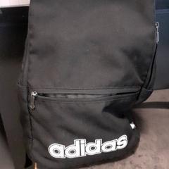 Tas Adidas, zoals gemeld door Qbuzz servicepunt  Emmen met iLost
