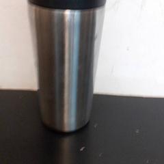 Copo para beber, como reportado por Qbuzz servicepunt  Emmen utilizando o iLost