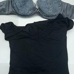 تي شيرت & حمالة الصدر، كما تم الإبلاغ عنه بواسطة Van der Valk Hotel Schiphol عبر iLost