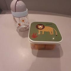 Caja de almuerzo & Taza para beber Voor kind, ha sido reportado por Van der Valk Hotel Schiphol con iLost