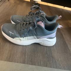 Shoes grey, as reported by Amsterdam ID Aparthotel using iLost