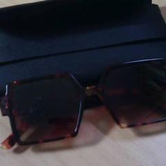 Gafas de sol, ha sido reportado por Het Spoorwegmuseum con iLost