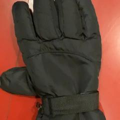 Rękawiczki, zgłoszono przez MEININGER Hotel Berlin Alexanderplatz przy użyciu iLost