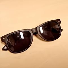 Napszemüveg Black, amint azt Mövenpick Hotel Amsterdam City Centre az iLost segítségével jelentette.