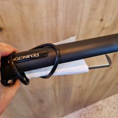 Fer & Fer à friser black remigton hair iron, a été signalé par MEININGER Hotel Köln West utilisant iLost