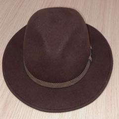 帽子 がiLostで Arriva West-Brabant によって報告されました