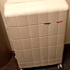 スーツケース がiLostで Mövenpick Hotel Amsterdam City Centre によって報告されました