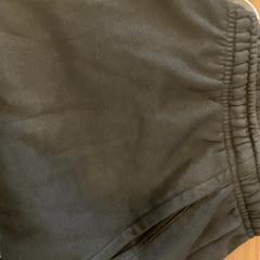 Shorts Noir, zoals gemeld door MEININGER Hotel Marseille Centre la Joliette met iLost