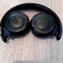 Headphones, as reported by EBS Tramplein using iLost