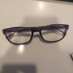 Bril Paarse kader, come riportato da RAI Amsterdam utilizzando iLost