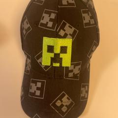 Gorra Minecraft, ha sido reportado por Pathé Schiedam con iLost