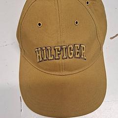 كاسكيت Hilfiger، كما تم الإبلاغ عنه بواسطة Avonturenpark Hellendoorn عبر iLost