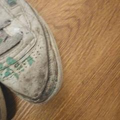 Schuh, gemeldet von Down The Rabbit Hole über iLost