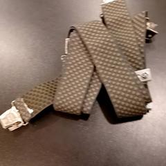 Bretels, segons ha informat Padualaan 97 mitjançant iLost