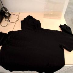 Boa-hoodie Noir, zoals gemeld door IKEA Caen Fleury-sur-Orne met iLost