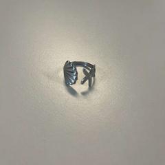 Anillo zilverkleurig, ha sido reportado por TheaterHangaar con iLost