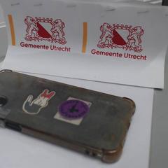 Mobilní telefon zwart Oppo, jak nahlášeno Gemeente Utrecht pomocí iLost