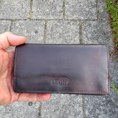 Leren shag etui, iLost-i jakinarazi zaion moduan