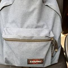 Rugtas rugs eastpak grijs, zoals gemeld door Qbuzz GD Groningen Peizerweg met iLost