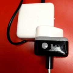 Chargeur d'ordinateur portable, a été signalé par UvA REC utilisant iLost