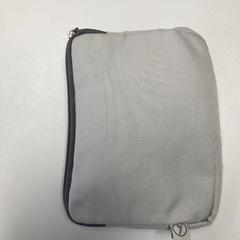 Toiletry bag, iLost를 사용하여 Ramada by Wyndham Amsterdam Airport Schiphol에 보고됨