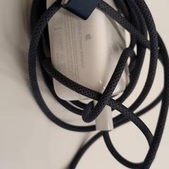 Adapter Wit met zwart snoer, gemeldet von HvA Amstelcampus über iLost