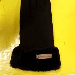 Kesztyű Noir, amint azt IKEA Lille az iLost segítségével jelentette.