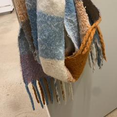 Bonte sjaal Wit / blauw / bruin (terra) / roze, ako bolo nahlásené IKEA Utrecht pomocou iLost