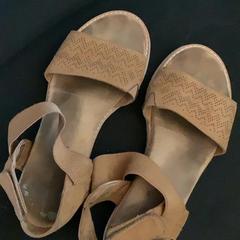 Sandal, som rapportert av MEININGER Hotel München City Center ved bruk av iLost