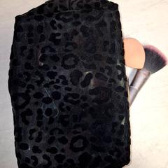 Makeup bag, as reported by Qbuzz DMG using iLost