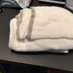 Serviette, a été signalé par Van der Valk Hotel Amsterdam Zuidas utilisant iLost