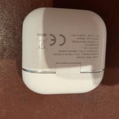 Airpods case blanc, zoals gemeld door TCL met iLost