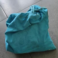 체조 가방 Blauw stof, iLost를 사용하여 Regio West-Vlaanderen에 보고됨