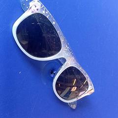 Lunettes de soleil pour enfant, a été signalé par IKEA Rennes - Pacé utilisant iLost