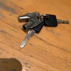 Gakoa, gisa salatu by Pathé Ede iLost erabiliz