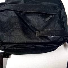 Mochila Zwart, segundo informou Regio Antwerpen - Brussel usando iLost