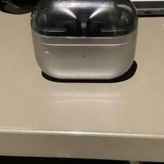 إيربود Samsung black، كما تم الإبلاغ عنه بواسطة MEININGER Hotel Amsterdam City West عبر iLost