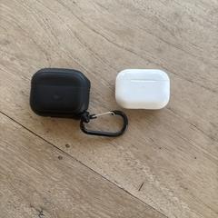 AirPods en hoesje, iLost에 보고됨