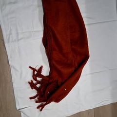 Bufanda Brown, segundo informou Grand Hotel Amrâth Amsterdam usando iLost