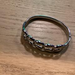 Armbånd armn, som rapportert av Poppodium 013 ved bruk av iLost