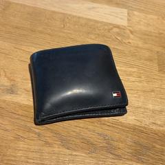 Cartera wallet, segons ha informat Designer Outlet Roermond mitjançant iLost