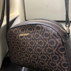 handtas Calvin Klein, ha sido reportado a iLost