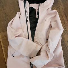 Veste Roze, a été signalé par DierenPark Amersfoort utilisant iLost