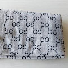 Kleding  - Sjaal, a été signalé par Centraal magazijn utilisant iLost