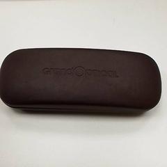 Szemüvegtok szemüveggel, amint azt ilévia az iLost segítségével jelentette.