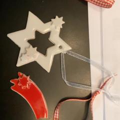 クリスマスツリーの装飾 がiLostで MEININGER Hotel Berlin Central Station によって報告されました