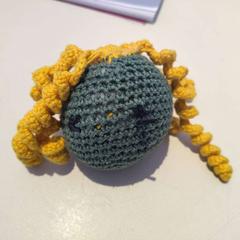 Knuffel gehaakt poppenhoofd groen/geel, as reported by Het Noordbrabants Museum using iLost